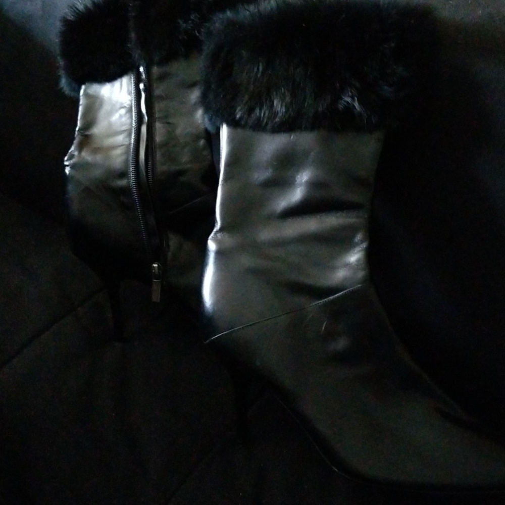 Sexy fuzzy Nine West leather upper boots
